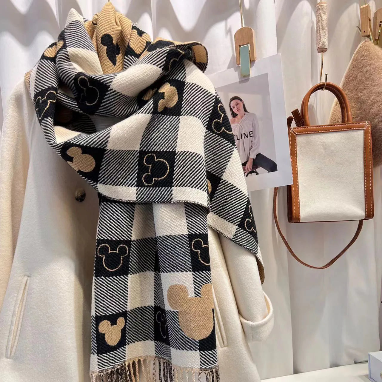 Disney Mickey Mouse Print Double-Sided Scarf Autumn Winter Women's Warm Scarf Outdoor Shawl Fashion Retro Scarf Gift